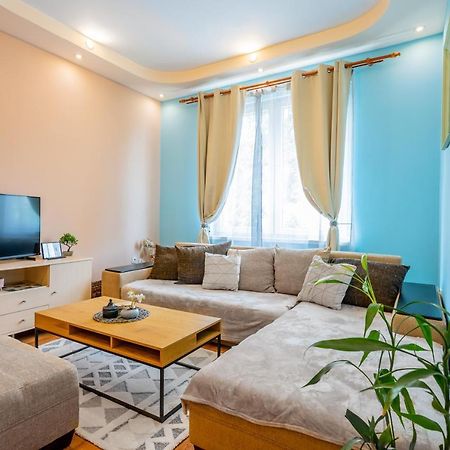 Spacious 3Bd Central Apartment Софія Екстер'єр фото