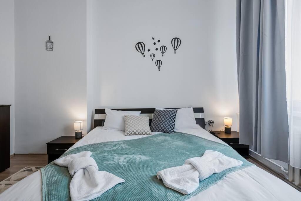 Spacious 3Bd Central Apartment Софія Екстер'єр фото